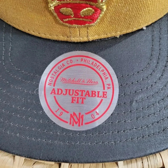 Chicago Bulls Gold Black Zipper Applique Snapback Hat - Picture 6 of 9